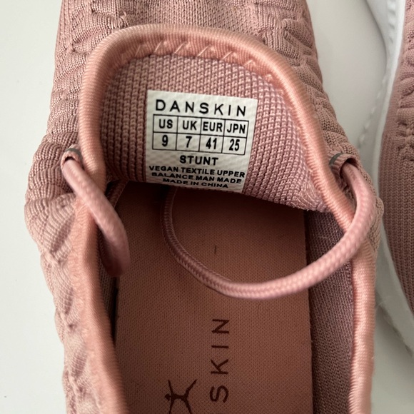 Danskin Ladies Stunt Sneakers Size 9 pink - Picture 5 of 6